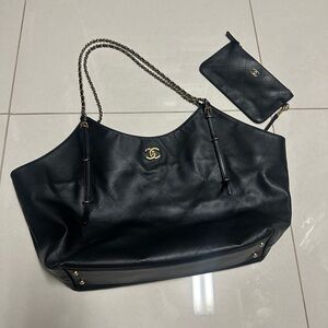 Quilted leather maxi shopping bag